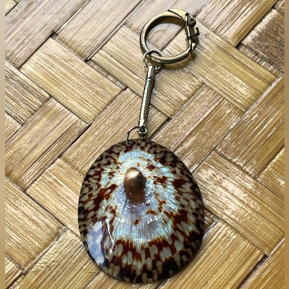 Vintage Accessories - Beautiful shell purse charm/keychain, vintage